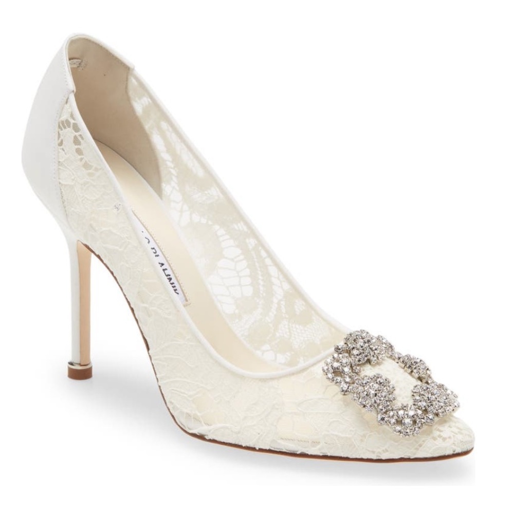 Manolo Blahnik Hangisi Lace Pointed Toe Pump Perfect  Wedding Shoe 39 white crem